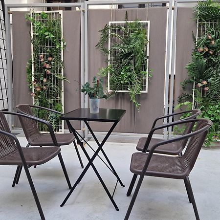 Monastiraki-Psiri, Old Town, 3-Bdr Apt, Sleep 6-10P, Spacious Court Yard Афины Экстерьер фото