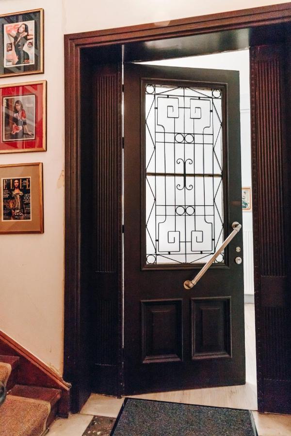 Monastiraki-Psiri, Old Town, 3-Bdr Apt, Sleep 6-10P, Spacious Court Yard Афины Экстерьер фото