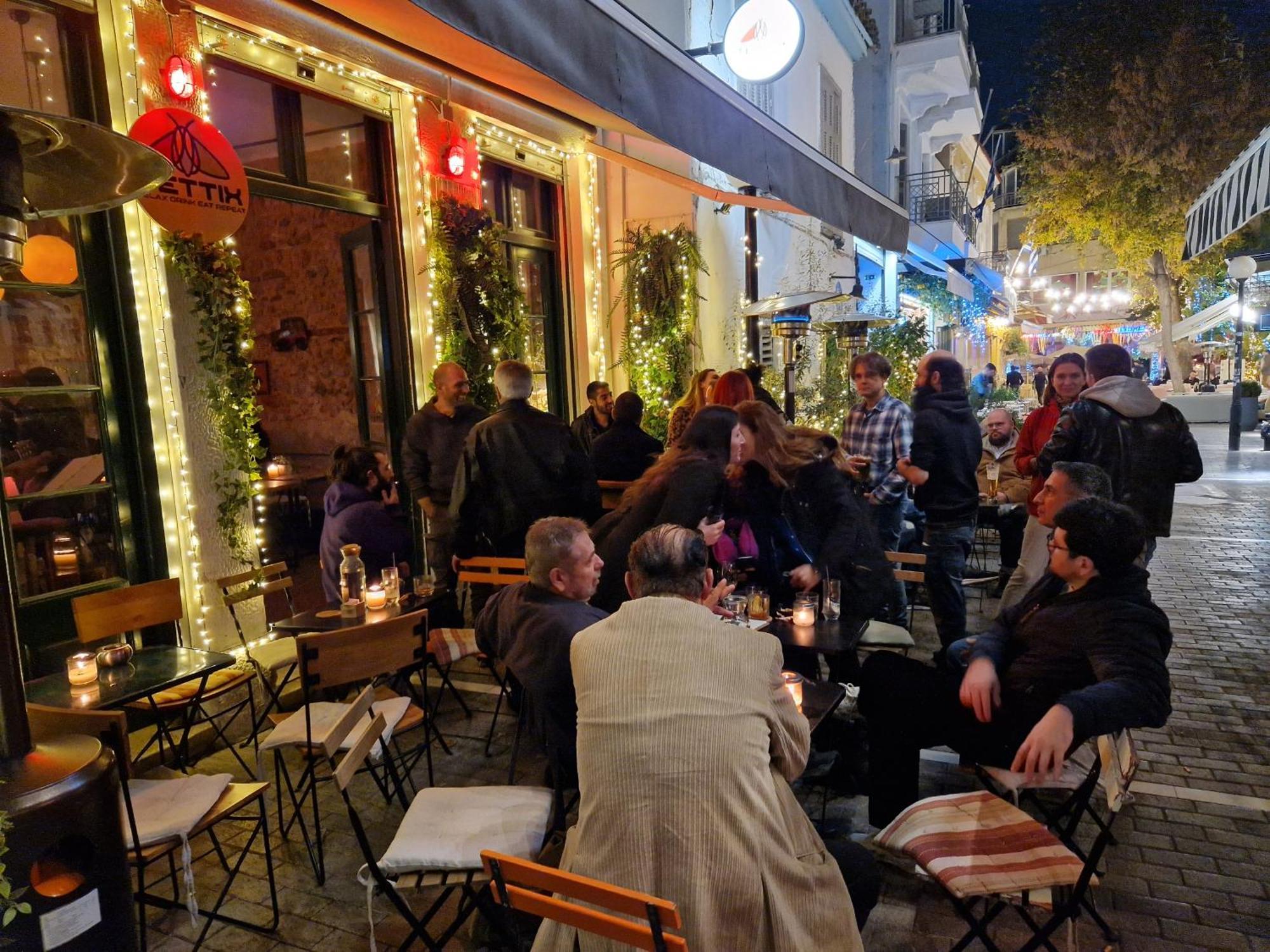Monastiraki-Psiri, Old Town, 3-Bdr Apt, Sleep 6-10P, Spacious Court Yard Афины Экстерьер фото