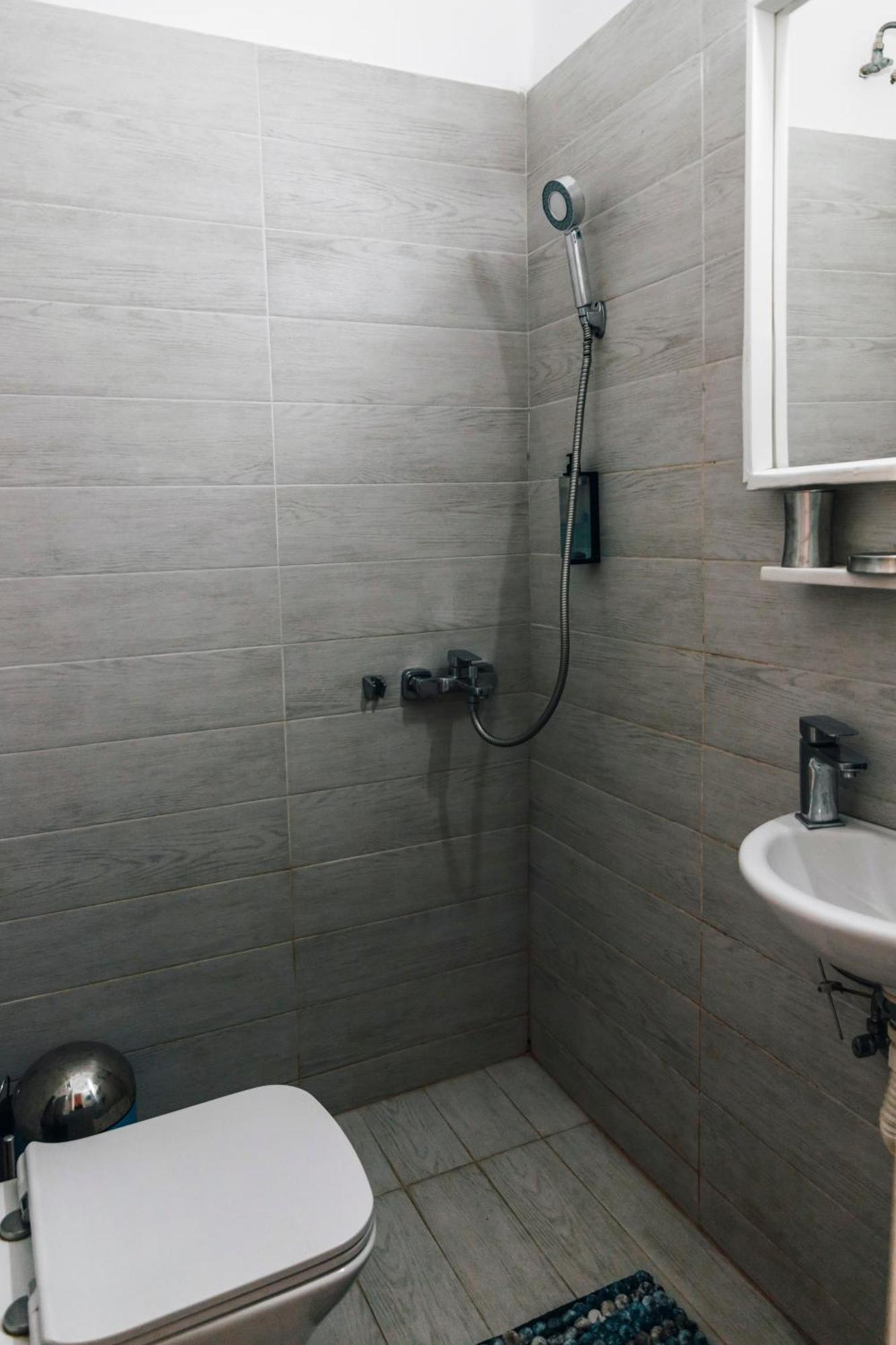 Monastiraki-Psiri, Old Town, 3-Bdr Apt, Sleep 6-10P, Spacious Court Yard Афины Экстерьер фото