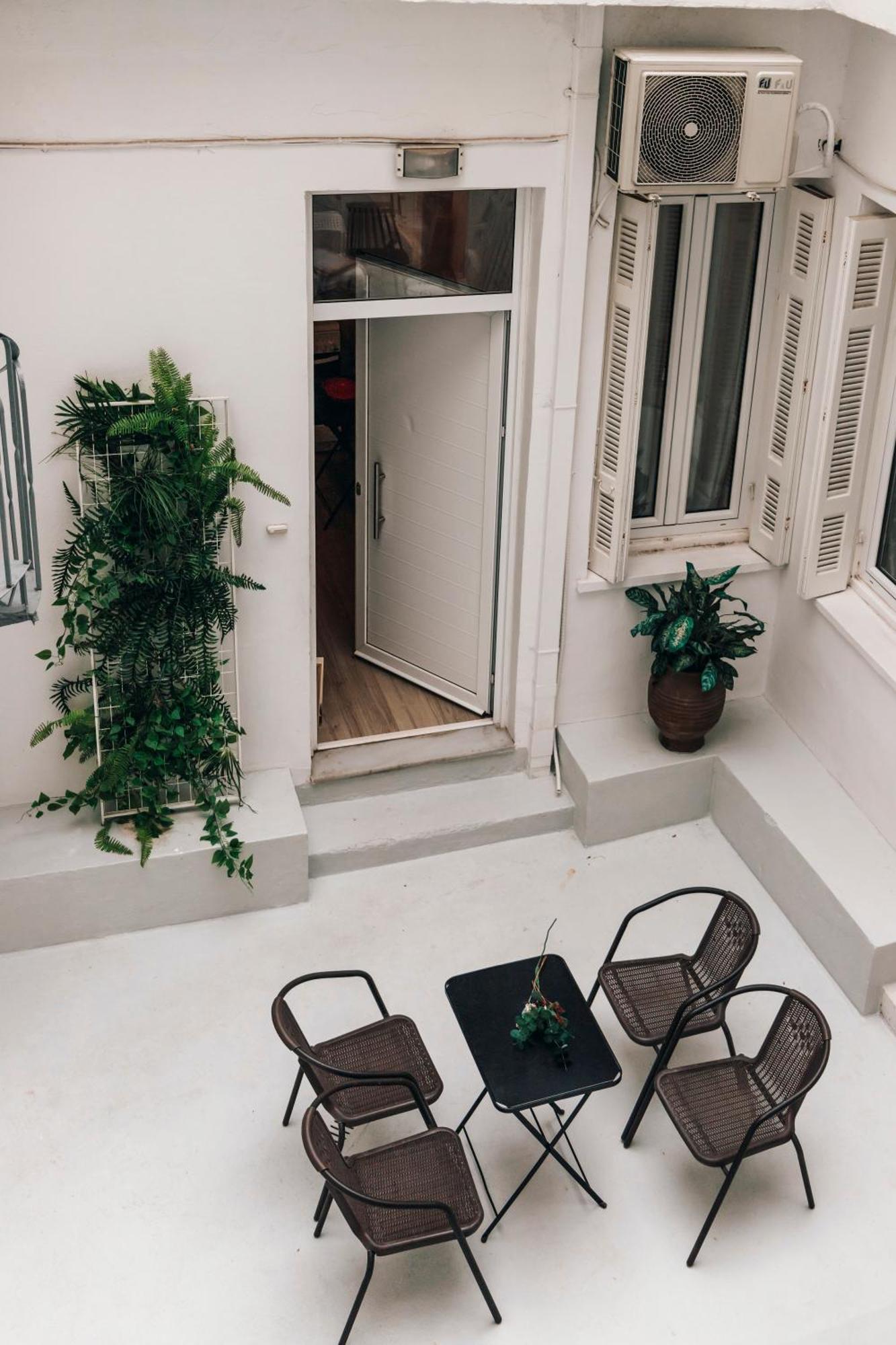 Monastiraki-Psiri, Old Town, 3-Bdr Apt, Sleep 6-10P, Spacious Court Yard Афины Экстерьер фото