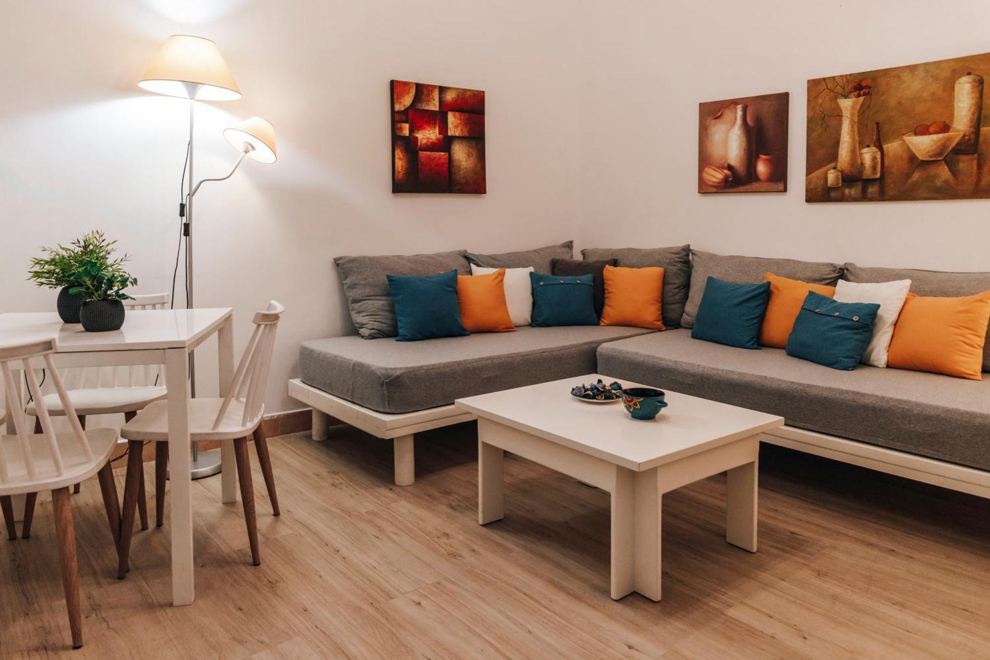 Monastiraki-Psiri, Old Town, 3-Bdr Apt, Sleep 6-10P, Spacious Court Yard Афины Экстерьер фото