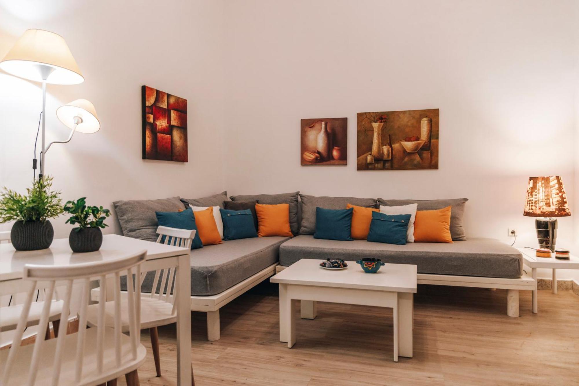 Monastiraki-Psiri, Old Town, 3-Bdr Apt, Sleep 6-10P, Spacious Court Yard Афины Экстерьер фото